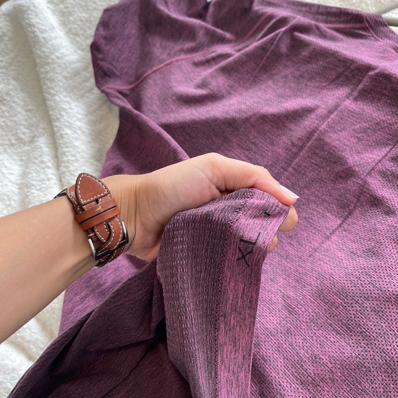 Men's Lululemon Red / Purple T-Shirt - Picture 4 of 4